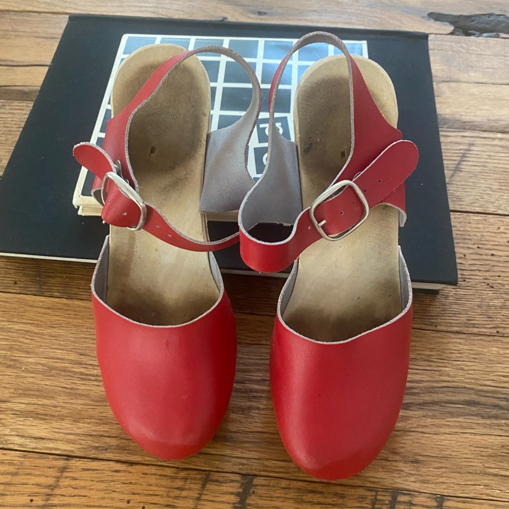 Swedish clogs red EU 38